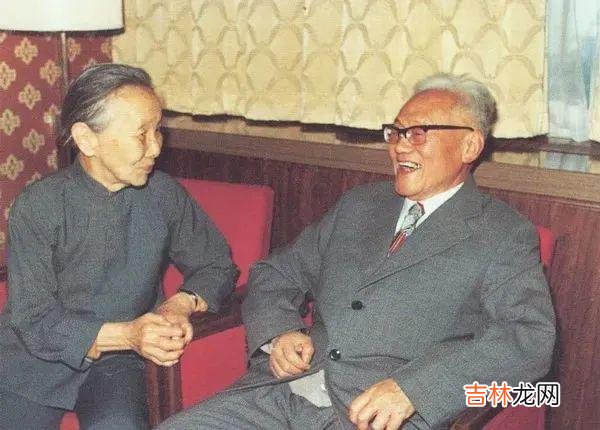 巴金逝世17年:男人最深情的样子,他都有了