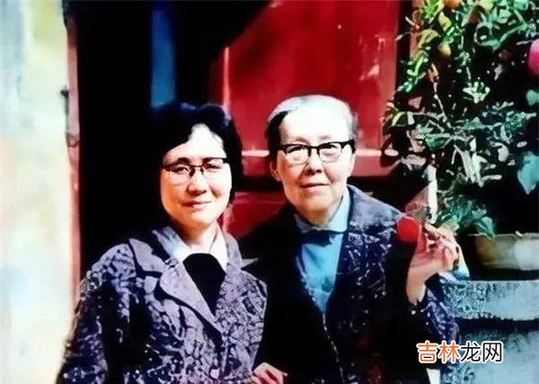 为了一块霞帔，她苦等初恋55年；闺蜜临终前：是我耽误了你们