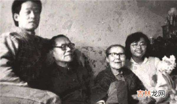 为了一块霞帔，她苦等初恋55年；闺蜜临终前：是我耽误了你们