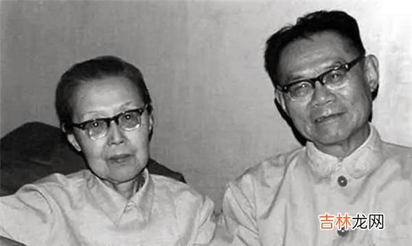 为了一块霞帔，她苦等初恋55年；闺蜜临终前：是我耽误了你们