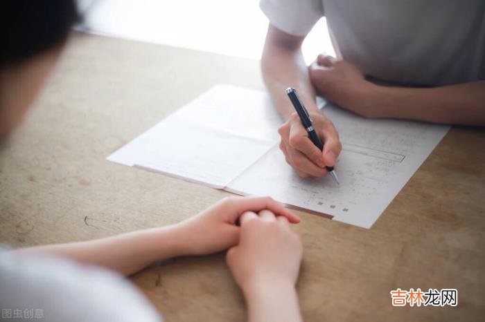 如果丈夫出轨 如果丈夫出轨，还跟第三者一起生了孩子，作为原配方怎么办？