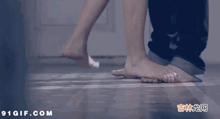 男生们你们知道吗？其实女生很喜欢你把她紧紧抱在怀里的感觉你们是哪一种拥抱姿势呢？<str...|其实女生很喜欢  你把她紧紧抱在怀里的感觉