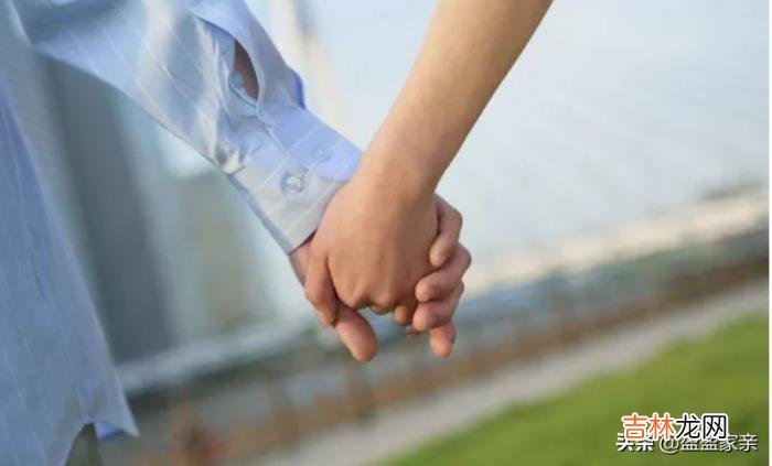 如今 因此作为大龄剩女或者早早嫁为人妇，都有她们各自的优缺点