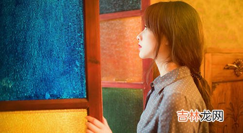 一、有些失去是注定 如果我不小心流下一滴泪水，那是因为我不愿意忘记你是谁
