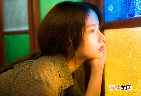 一、有些失去是注定 如果我不小心流下一滴泪水,那是因为我不愿意忘记你是谁