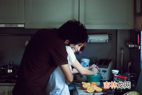 失恋后男女常常会做什么1、暴饮暴食因为失恋带来的心灵创伤 失恋后男女常做这4件事,可以挽回爱人,赶紧去做吧