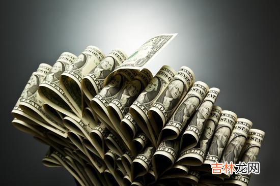 导语：在以经济为载体的社会背景下 全职太太不但在经济上依赖丈夫，甚至将所有的爱都倾注于丈夫