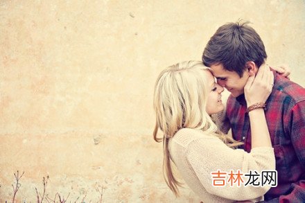 导语：他到底什么时候才会开口向你求婚？与其急于向他抛出这个有些尴尬的问题 他到底什么时候才会开口向你求婚？