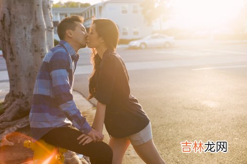 导语：恋爱与婚姻是两个不同的阶段 一起来看看男人选女人的时候有什么潜规则