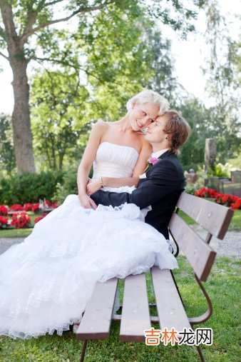 导语：恋爱运强的女人跟普通女人区别在哪里呢？首先她们对生活态度永远是积极向上的 恋爱运强的女人跟普通女人区别在哪里呢？