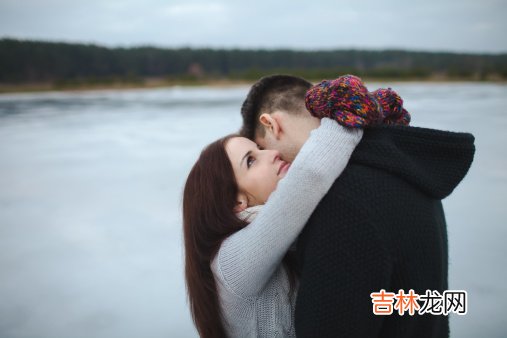 导语：感情中 没有女人希望被男人欺骗，你能识破男人说谎时发出的预警信号吗
