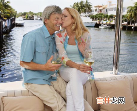 导语:结婚都是一件非常重要的事情 除了家庭和工作,女人也不能忘了自己的闺蜜