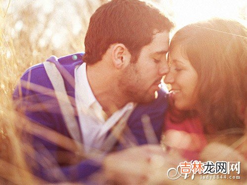 导语：中国周末夫妻激增 只要夫妻感情好，再远的距离也拆散不了他们