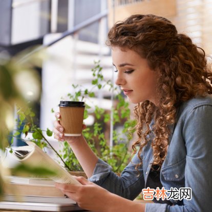 导语：守住婚姻需要智慧 守住婚姻需要智慧，聪明的女人不言不语，但是心思细腻