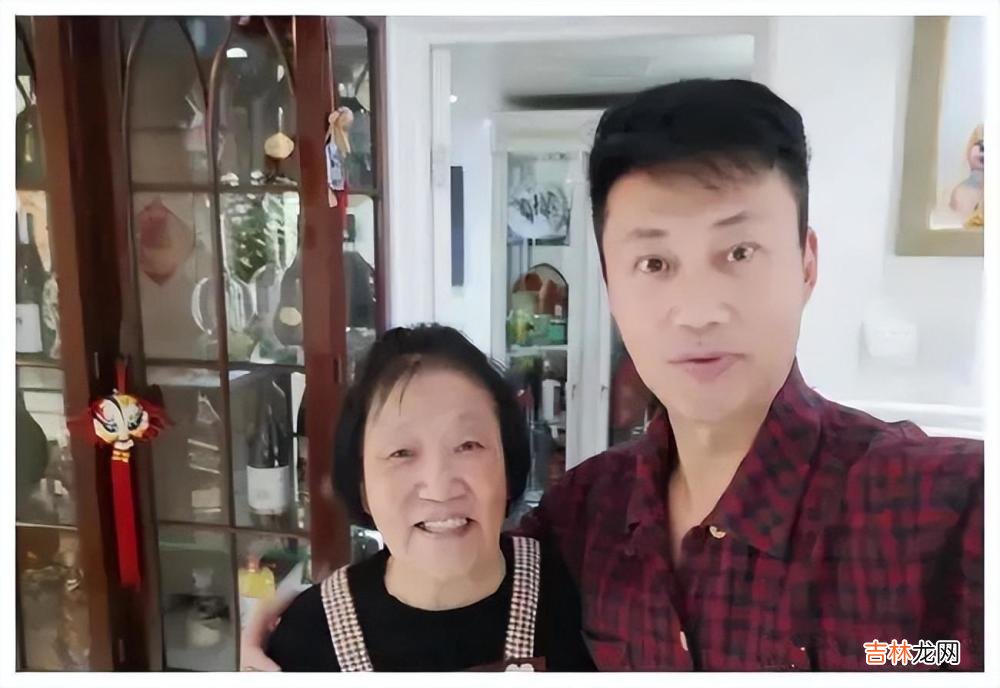 军旅歌手耿为华：再婚娶粉丝，结婚15年被抛弃，52岁仍未婚