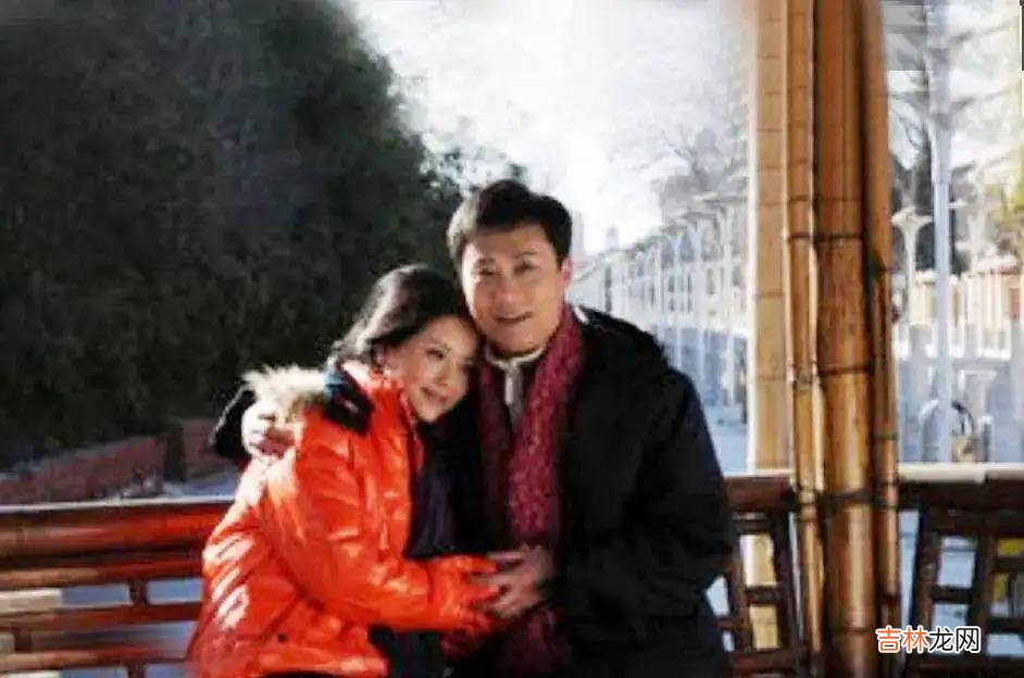军旅歌手耿为华：再婚娶粉丝，结婚15年被抛弃，52岁仍未婚