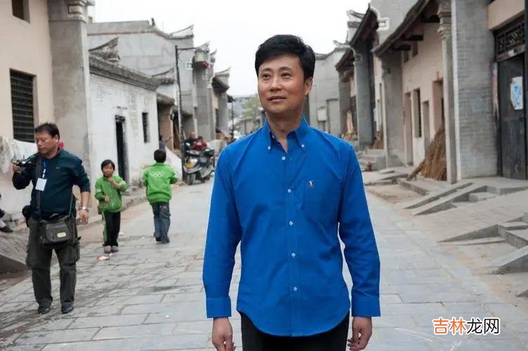 军旅歌手耿为华：再婚娶粉丝，结婚15年被抛弃，52岁仍未婚