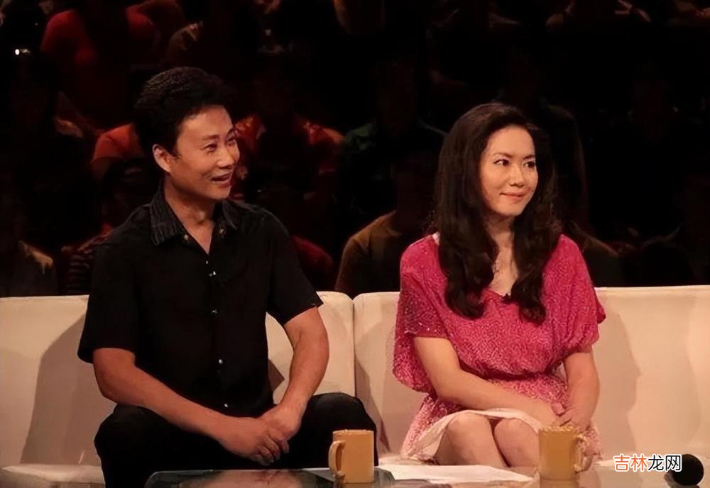 军旅歌手耿为华：再婚娶粉丝，结婚15年被抛弃，52岁仍未婚