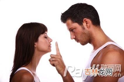 导语：娱乐圈中一直以完美好男人形象出现的文章、陈思成、黄海波、彭顺等艺人此番各种婚外恋和...|最近他经常批评你吗？这或许是他用来保护自己的方式