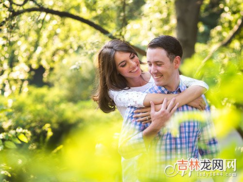 导语：女人味 男人都努力地寻找着怎样的女人才最具女人味，才最让男人欲罢不能