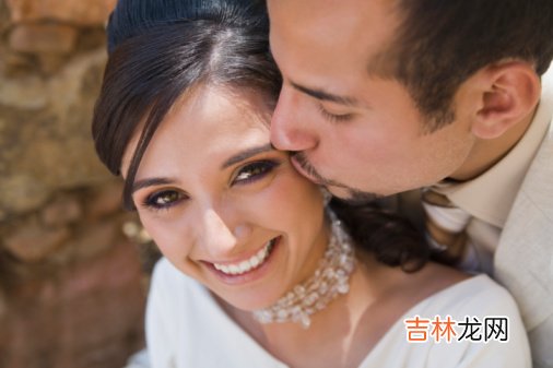 导语：没有男人能抵挡得住女人的撒娇 没有男人能抵挡得住女人的撒娇，不同的女人撒娇时各有千秋