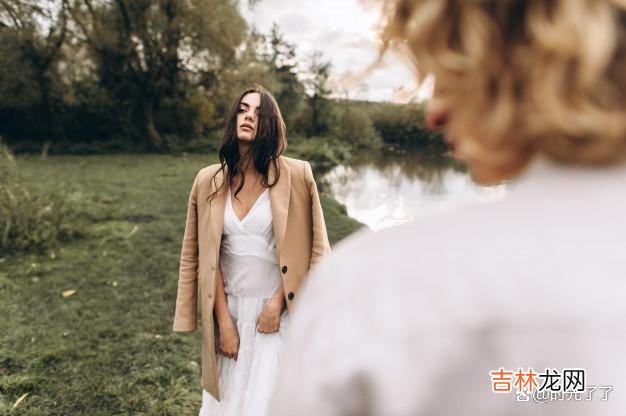 想必每个人都听过童话《灰姑娘》的故事 不争不抢的女人能成为爱情里的赢家吗?