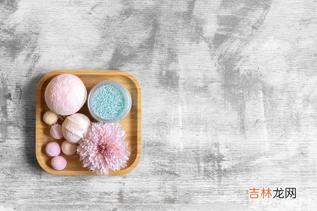 01白落梅在《你若安好 你是我一生中最爱的人，但是你却从来不知道我是谁，爱你与你无关