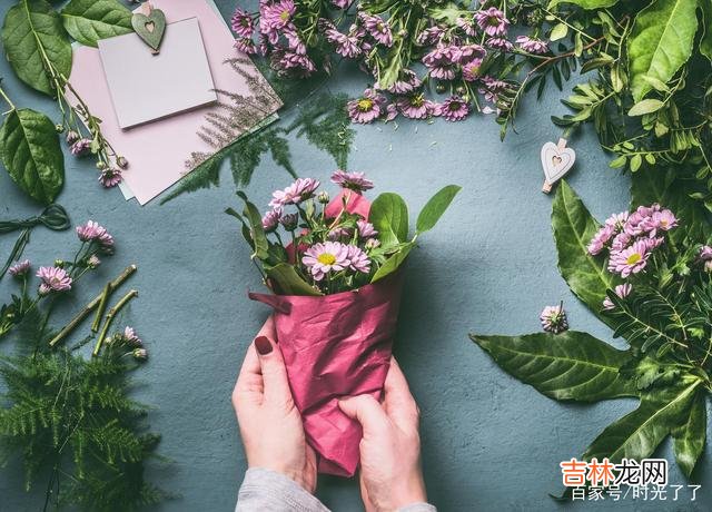 荷西离世之后 人都是要往前走的，沉醉在回忆里不肯醒的人不是傻就是笨