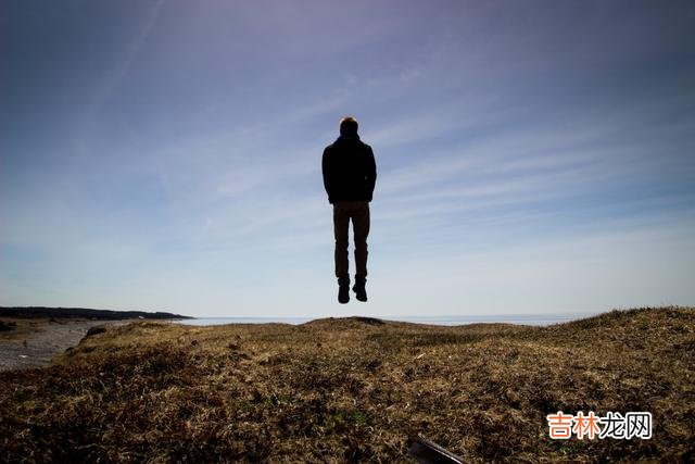 不知道你有没有发现 懂得做狠人的人，中年以后的生活才会更好