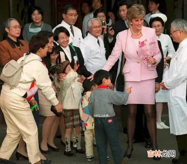 戴安娜:当爱得不到满足,她给出了一个很好的答案