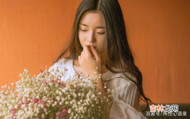 首先跟大家分享一组数据 女生只会对穷人谈钱，对有钱人只谈感情