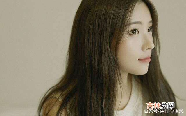 首先跟大家分享一组数据 女生只会对穷人谈钱，对有钱人只谈感情