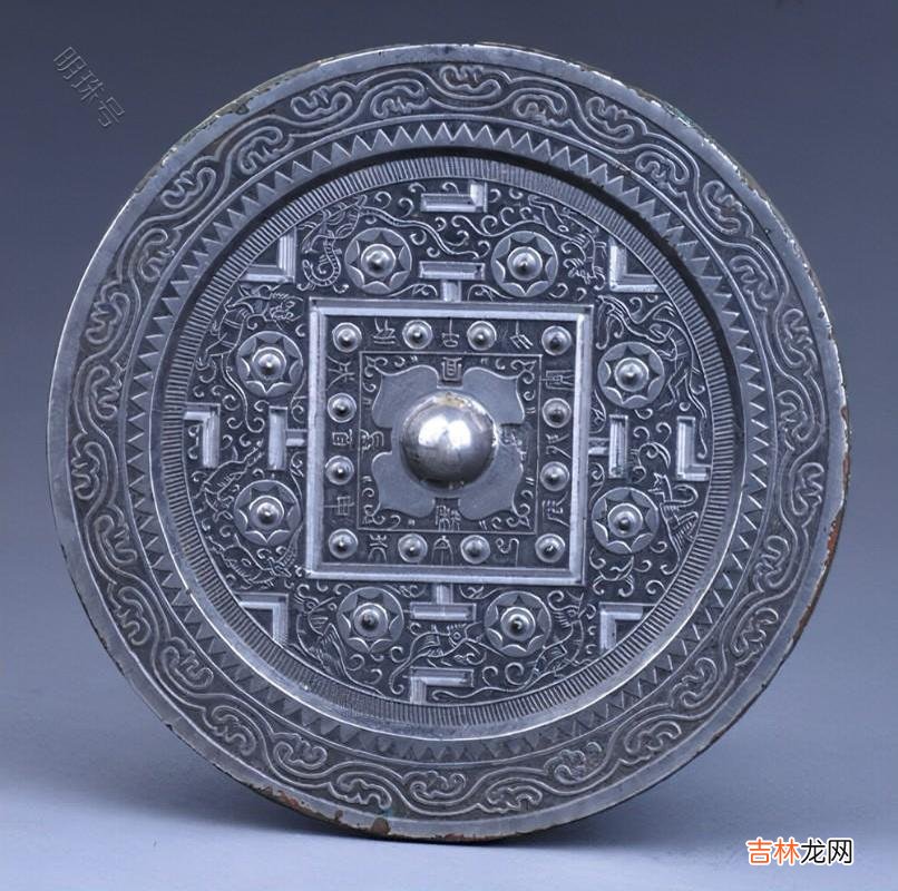 作者：黎荔昨天得到刚刚采折下来的一大枝柿子 鉴赏一朵柿蒂花