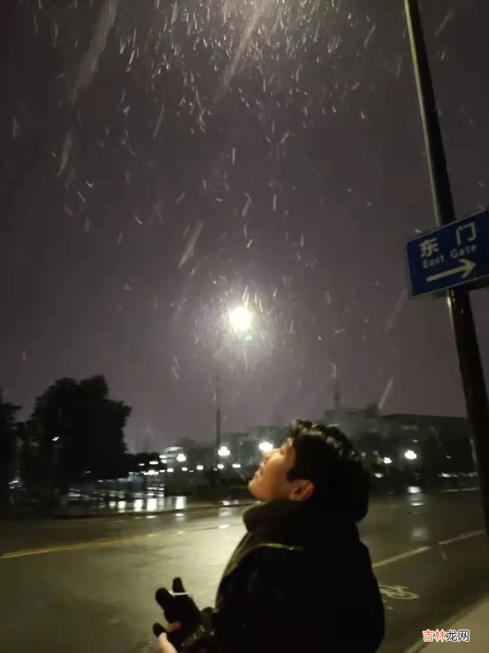 入夜后的四川大学