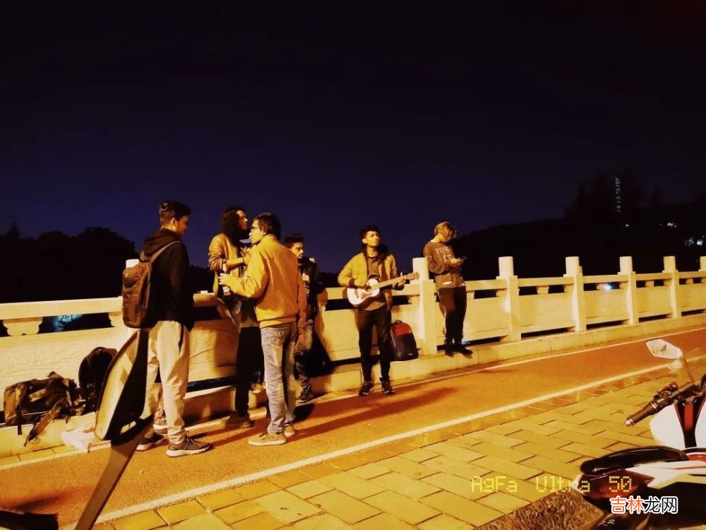 入夜后的四川大学