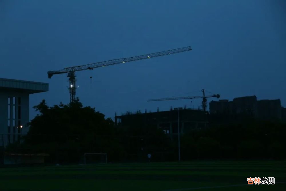 入夜后的四川大学