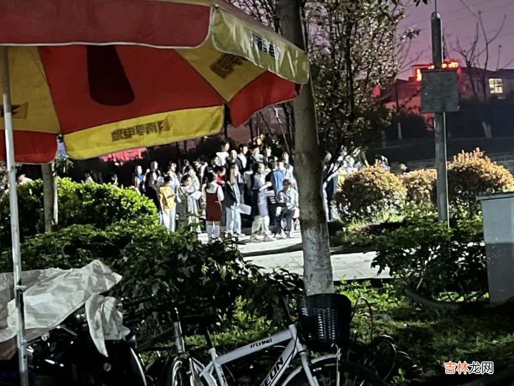 入夜后的四川大学