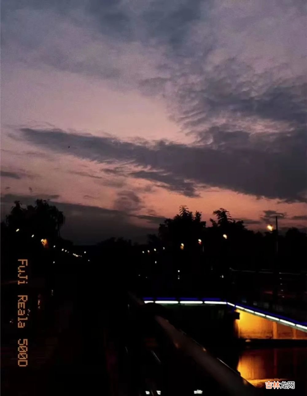入夜后的四川大学
