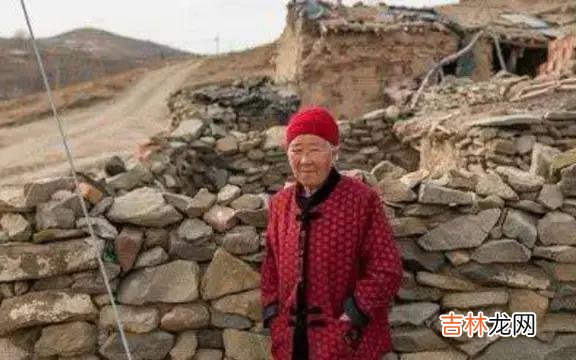 一个女人到70岁真的不容易 人这一辈子，就是想有个幸福完美的家庭