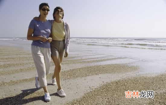 很多媳妇都琢磨着怎么对付家里的恶婆婆 年轻小媳妇都很注重隐私，所以不会再公婆面前公然秀恩爱