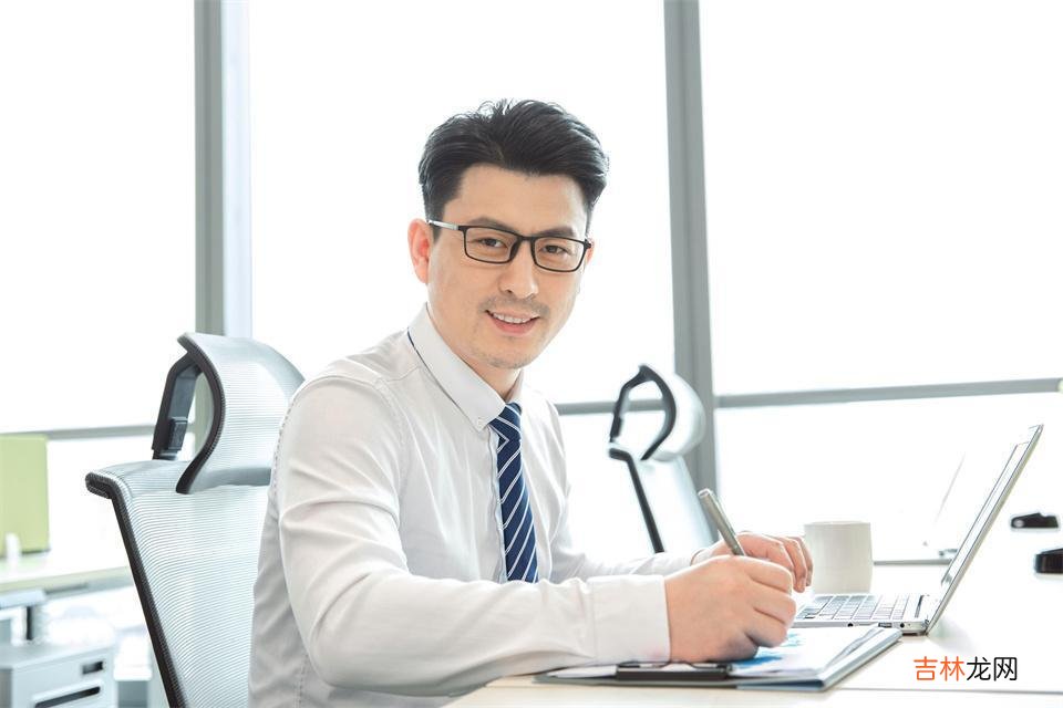 真正的职场高手，不是忙着挣钱，而是让自己更值钱！你认为呢？