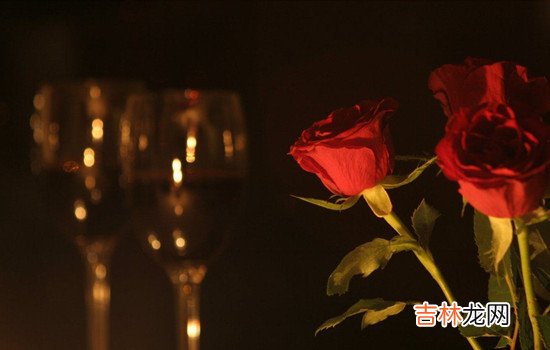 一醉汉不慎从三楼掉下 我相信只要有缘分，即使平行线也有相交的一天