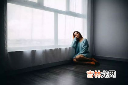 男生对你有好感的5暗示 喜欢一个人，他的潜意识会将身体转向他