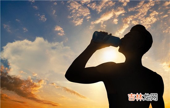 相亲对象聊天不冷不热情，看看她们是怎么想的