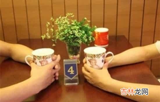 初次相亲的成功率与是否聊天愉快也有很大的关系。|相亲女生第一次该说些什么？6点注意事项