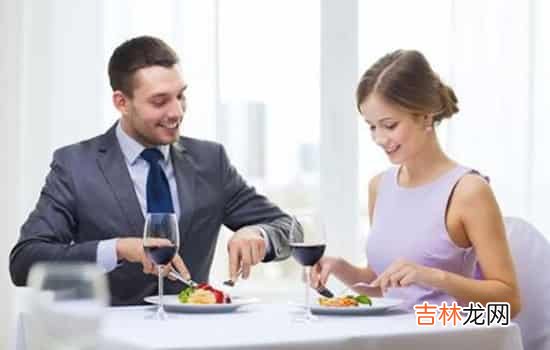 第一次相亲后怎么联系？通过第一次相亲见面的了解 第一次相亲，想要渐渐化解这层陌生，这里给你三个方面的建议