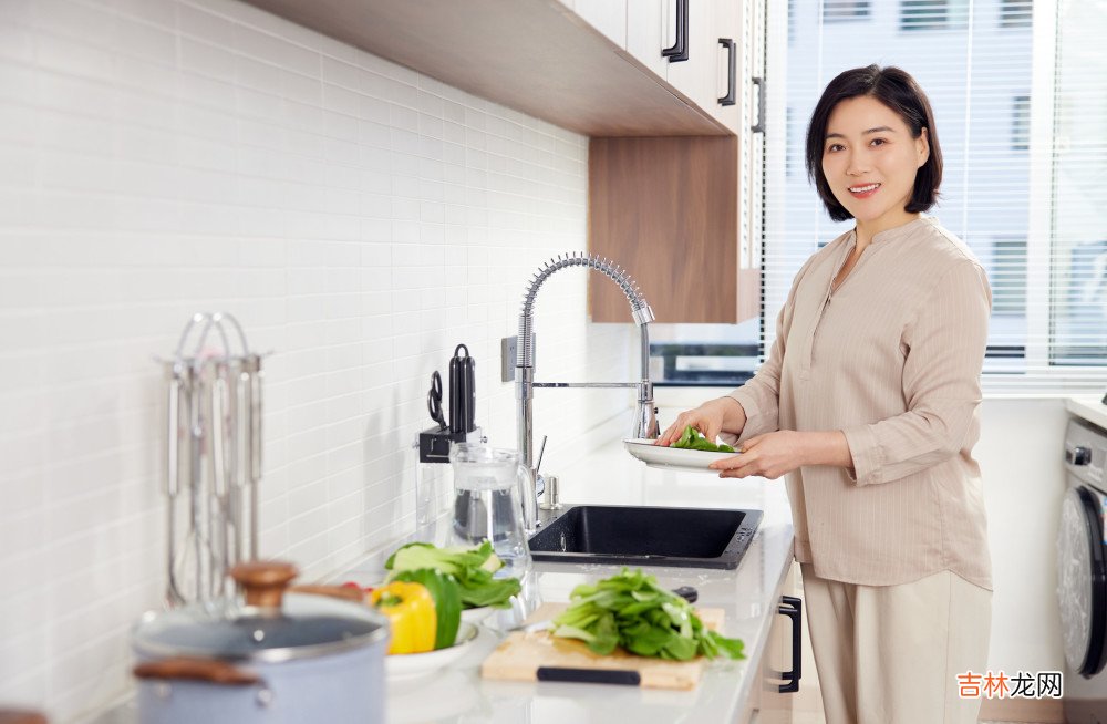 人到中年，让男人“着迷”的是什么样的女人？听听过来人怎么说