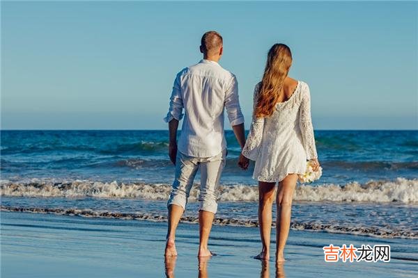 01中午看到梭罗说的一句话 凤凰男霸气护母要离婚，女人不要哭也不要怕，要相信好事即将发生