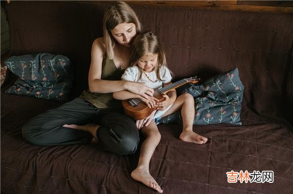 01很多人都有这样的思维定势 人到晚年才懂，儿媳不如女儿，儿子不如女婿，养儿未必能防老！
