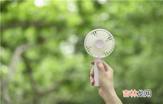 其实很多时候感情是不公平的 为女朋友做了所有女朋友还是出轨了，这就是男生跟女生观念的不同